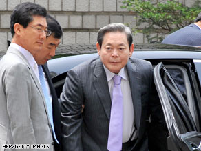 Former Samsung Chairman Lee Kun-Hee is shown last week arriving at a court in Seoul.