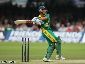 Newcomer Duminy batted superbly to reach his maiden Test century.