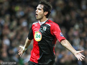 Santa Cruz has opted to remain at Blackburn after signing a new four-year contract with the club.