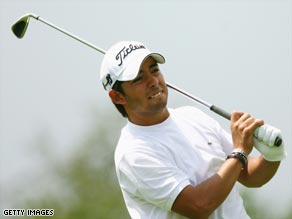 Spanish qualifier Larrazabal holds the early French Open lead after a six-under-par round of 65.