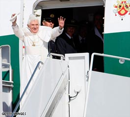 Bush greets pope at start of U.S. visit