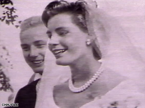 Sunny von Bulow is pictured during her 1957 wedding to Prince Alfred von Auersperg.