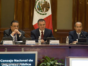 Mexican President Felipe Calderon, at right, spoke at the National Public Security Session last month.