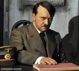 Man beheads Hitler waxwork