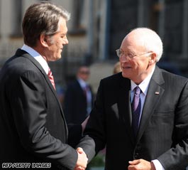 U.S. risks Russia row with Ukraine backing