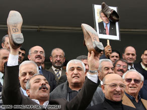 Amman protesters support Muntazer al-Zaidi, the Iraqi journalist held for throwing his shoes at President Bush.