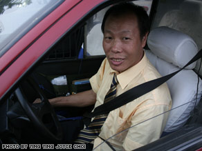 Chen Qingfu: Yellow shirt, blue trousers and ready to roll.