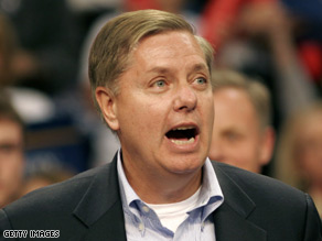  Sen. Lindsey Graham (R-SC) speaks at a rally for John McCain.