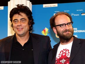 The movie 'Che,' with Benicio Del Toro, left, and directed by Steven Soderbergh, right, lasts four hours-plus.