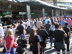 http://i2.cdn.turner.com/cnn/2009/CRIME/08/07/new.york.fake.bomb/art.laguardia.scare.cnn.jpg