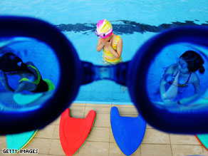 Tinkling in the pool causes disgust and discomfort 