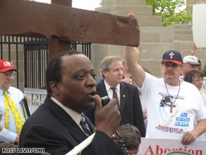 Alan Keyes, former Republican presidential candidate, was among those arrested Friday.