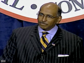 RNC Chairman Michael Steele received a standing ovation at a party meeting Tuesday.