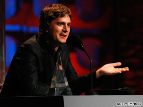 Rob Thomas foretrekker å fokusere på "musiker" siden av sin karriere, snarere enn " kjendis."