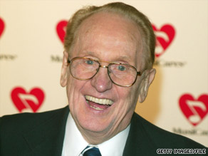 Les Paul, whose innovations helped give rise to modern pop music, played guitar into his 90s.