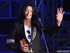 Michael Jackson receives the Legend Award during the 2006 MTV Video Music Awards.