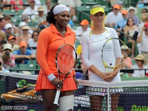 The strapping on Serena's thigh is clearly visible as she poses before the start with Azarenka.