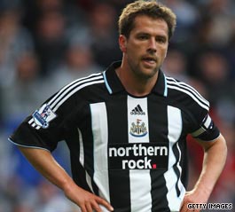Owen completes shock Man United transfer