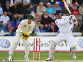 Australia wicketkeeper Brad Haddin watches as Graeme Swann attacks through the off-side.