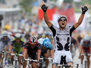 Thor Hushovd celebrates after moving closer to the green jersey with victory on stage six.