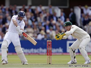 Andrew Strauss continued his fine form with the bat as Australia's bowlers again struggled on day three.