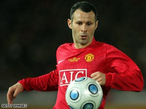 Ryan Giggs settled a tight encounter at West Ham to put Manchester United on top of the Premier League.