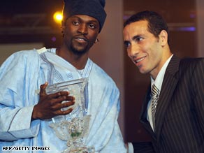 Emmanuel Adebayor poses for photographs with second placed Mohamed Aboutrika