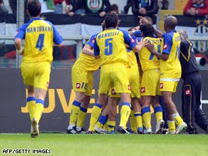 Chievo players celebrate their last-gasp equalizer in the 3-3 draw at Juventus on Sunday.