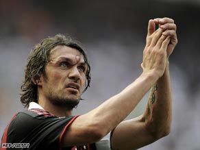 Maldini bades farewell to his adoring Milan fans after the 2-0 win over Fiorentina.