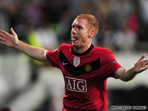 Paul Scholes gave Manchester United a vital three points away to Turkish side Besiktas.