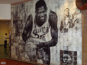 The same mural, seen from a different angle, displays a new set of images around the main figure.