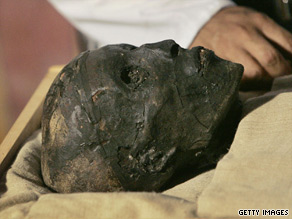 A worker looks at the mummified skull of King Tut in November 2007.