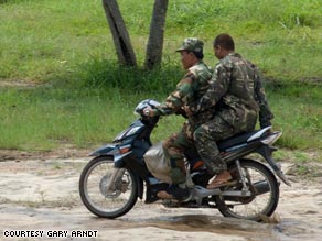 Gary Arndt traveled to Cambodia to see a temple. He also found soldiers, but says he wasn't afraid.