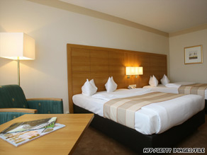 A guest's hotel promised her a refund, but she hasn't received anything.
