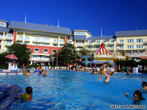 Resorts are selling rooms via online auctions at prices well below retail.
