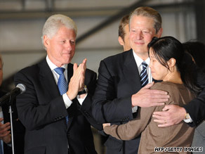 Photo: American journalists Euna Lee and Laura Ling greeted by