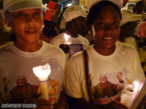 Fans wait for the Pope in Angola