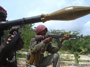 Militia soldiers hold weapons as they train to prepare an attack in Mogadishu earlier this month.