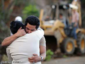 Relatives of two girls who died Thursday in a quake in Costa Rica mourn their deaths.