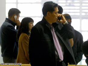 South Koreans working in Kaesong are shown on Monday waiting at a border crossing in Paju.
