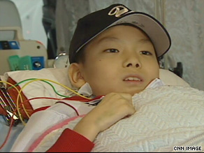 Hiroki plays catch at his bedside at Tokyo Women's Medical University Hospital.