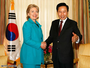 U.S. Secretary of State Hillary Rodham Clinton meets President Lee Myung-Bak in Washington, June 15, 2009.