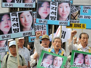 Supporters rally for U.S. journalists Euna Lee and Laura Ling on June 4 in Seoul, South Korea.