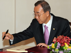 U.N. Secretary-General Ban Ki-moon has called for the release of all political prisoners in Myanmar.