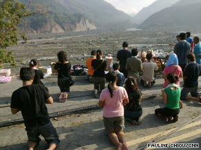 Food offerings are presented in Jia Shian for the dead in the afterlife.