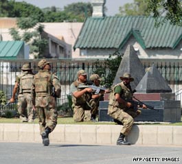 Ten dead as gunmen attack Pakistani army HQ 