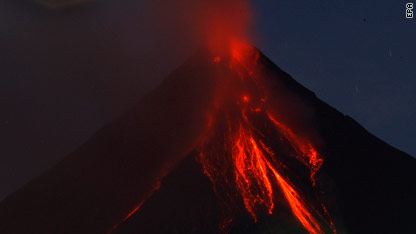 30,000 flee Philippine volcano