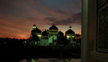 Tsunami-hit countries rebuild