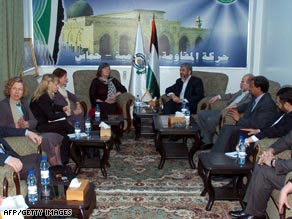 Khaled Meshaal (center right) meets British and EU lawmakers, headed by Clare Short (center left), in Damascus on Saturday.