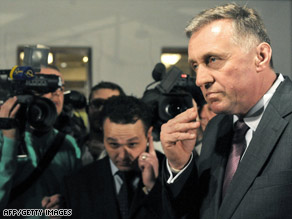 Czech Prime Minister Mirek Topolanek's center-right government lost a confidence vote 96-101.